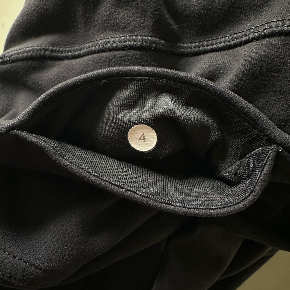 Lululemon mid rise Wunder Under leggings - Picture 5 of 6